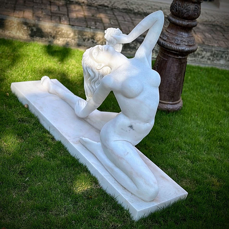imagem do produto Escultura Feminina Contemp�ranea 100cm - EMP582 Arte Moderna