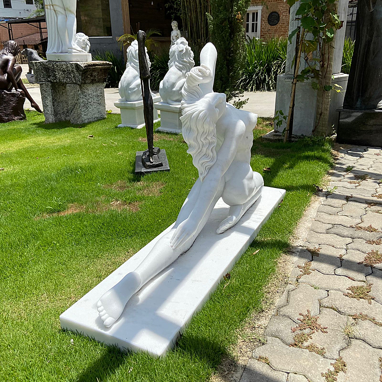 imagem do produto Escultura Feminina Contemp�ranea 100cm - EMP582 Arte Moderna
