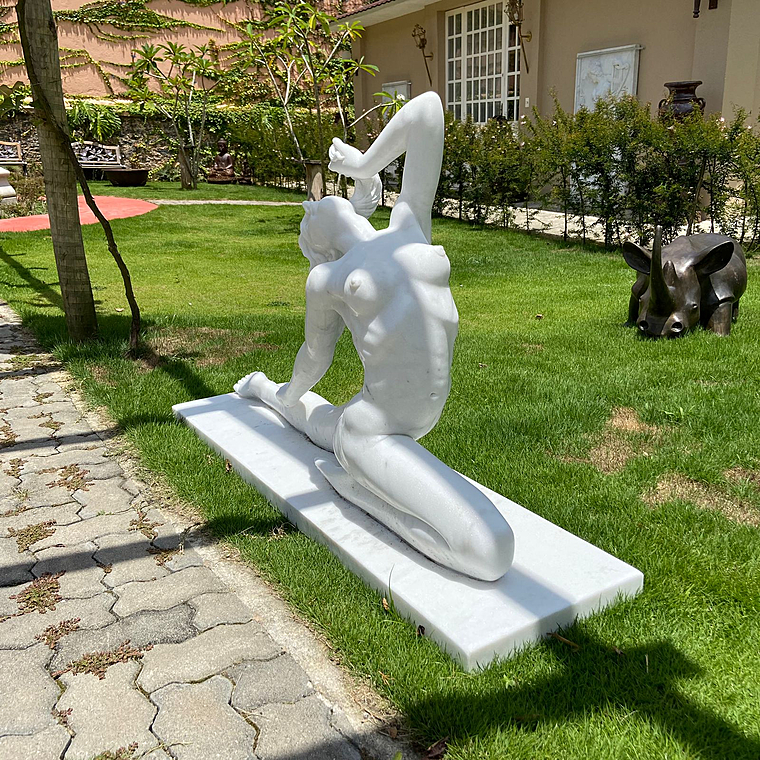 imagem do produto Escultura Feminina Contemp�ranea 100cm - EMP582 Arte Moderna