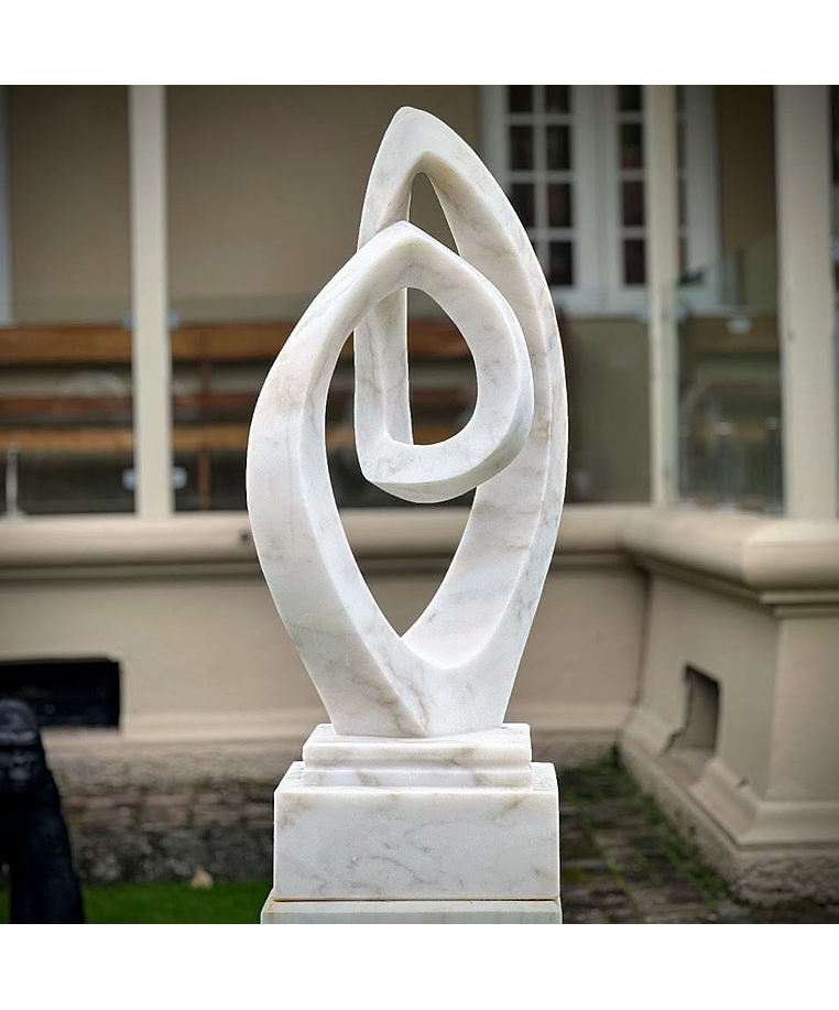 imagem do produto Escultura Fio Cont�nuo M�rmore Branco 120cm - EMP739