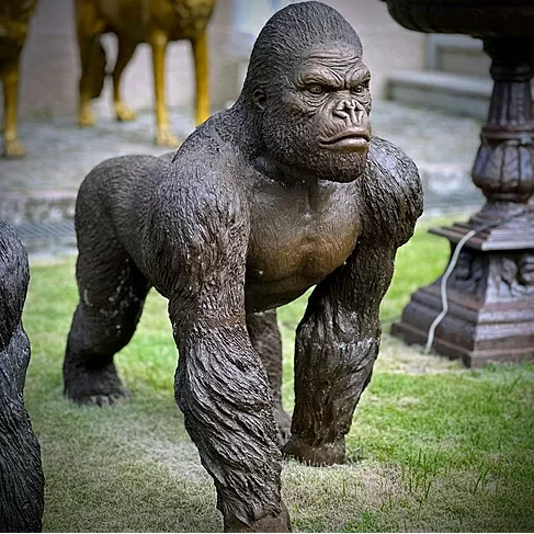 imagem de Escultura Gorila de Bronze Andando 105cm - EBZ710