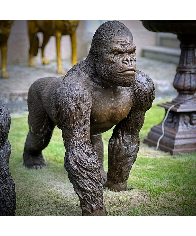 imagem do produto Escultura Gorila de Bronze Andando 105cm - EBZ710 Destaque no Paisagismo