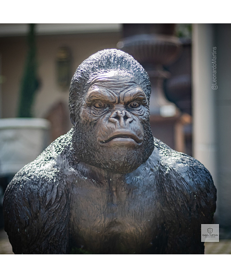 imagem do produto Escultura Gorila de Bronze Andando 105cm - EBZ710 Destaque no Paisagismo