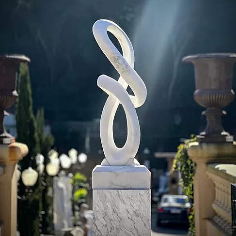 imagem de Escultura Harmonia Real Mármore Branco 120cm - EMP733 Elegância e Sofisticação