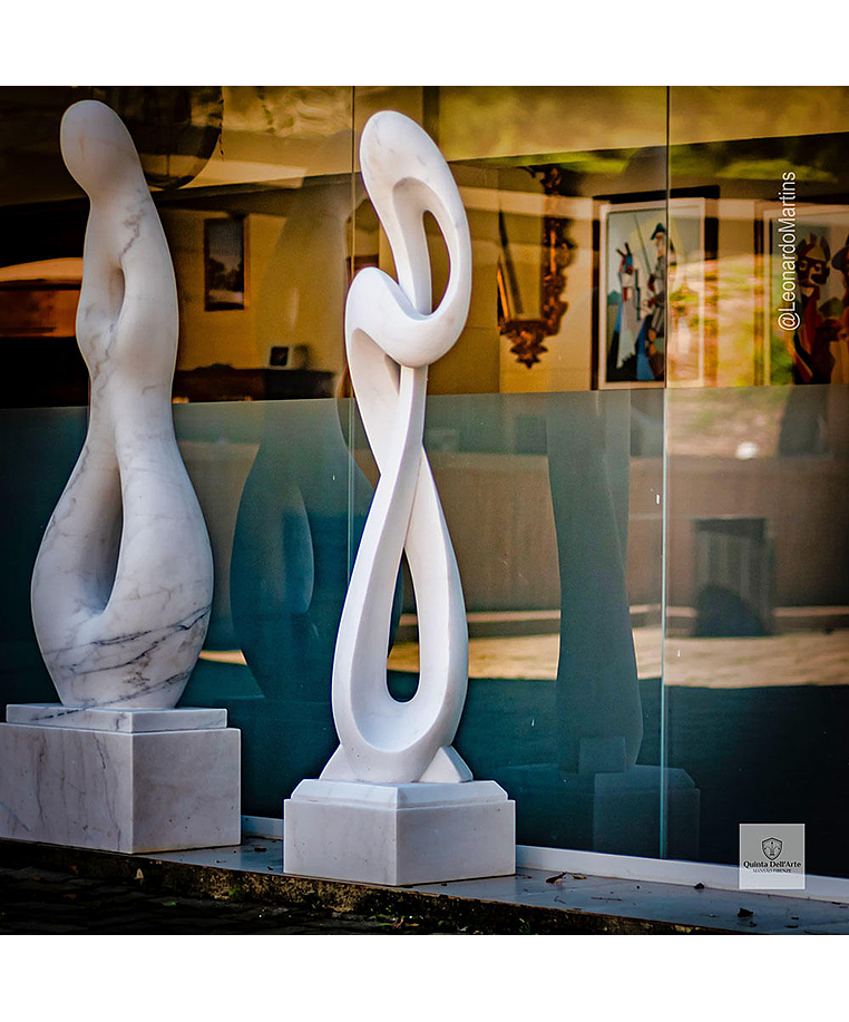 imagem do produto Escultura Harmonia Real M�rmore Branco 160cm - EMP736