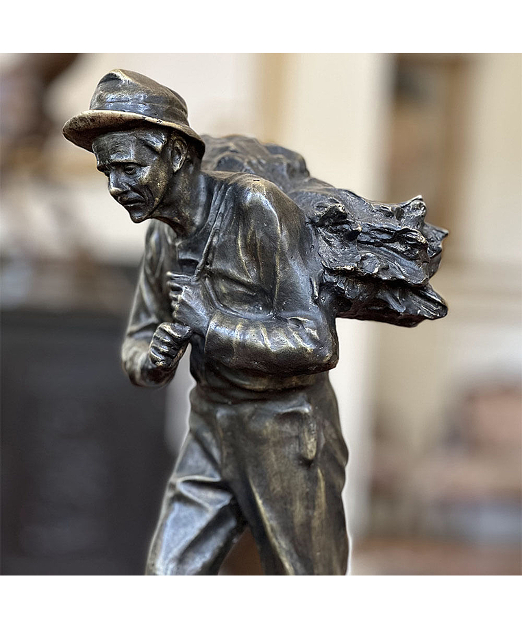 imagem do produto Escultura Homem com Lenha 63cm - EBZ591