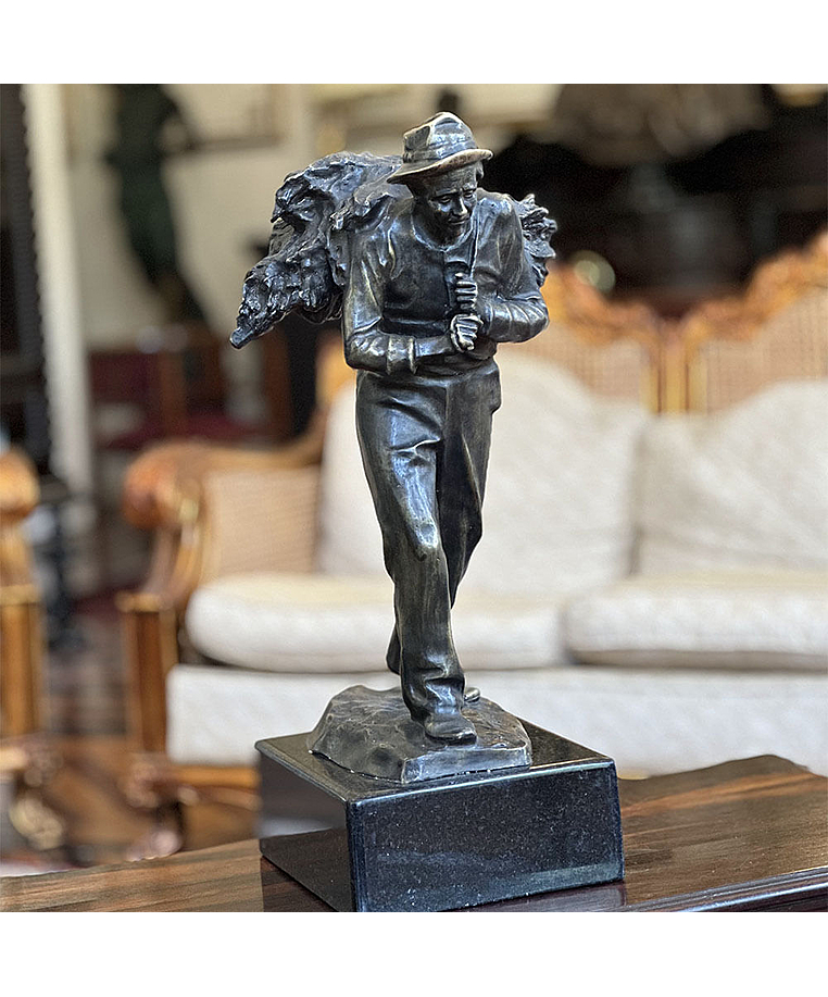 imagem do produto Escultura Homem com Lenha em Bronze 63cm EBZ591 Realismo e Express�o