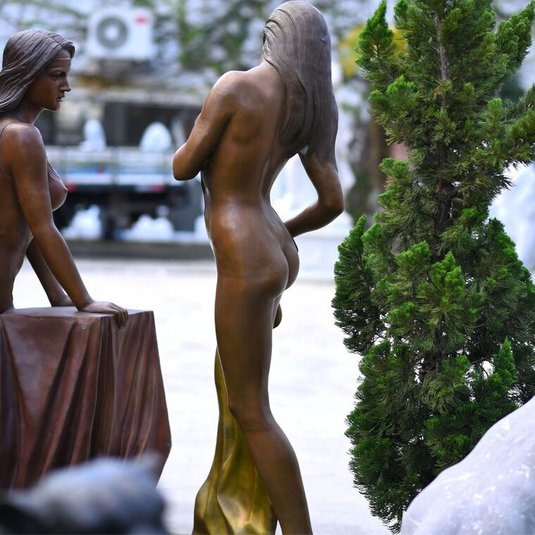 imagem do produto Escultura II Bagno em Bronze 166cm - EBZ626 Eleg�ncia e Destaque no Paisagismo