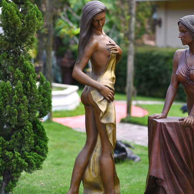 imagem do produto Escultura II Bagno em Bronze 166cm - EBZ626 Eleg�ncia e Destaque no Paisagismo