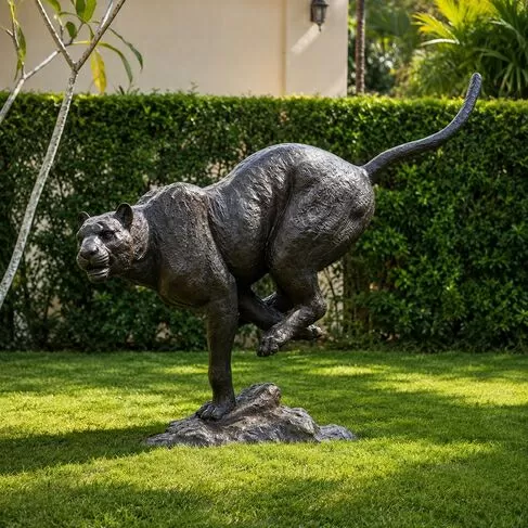 imagem de Escultura Impulso Felino em Bronze 134cm - EBZ718 Movimento e Elegância
