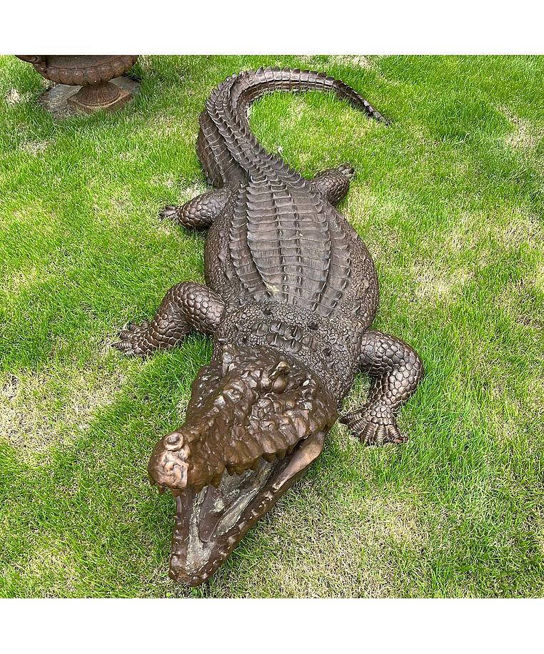 imagem do produto Escultura Jacar� em Bronze 180cm EBZ615 Impon�ncia e Realismo