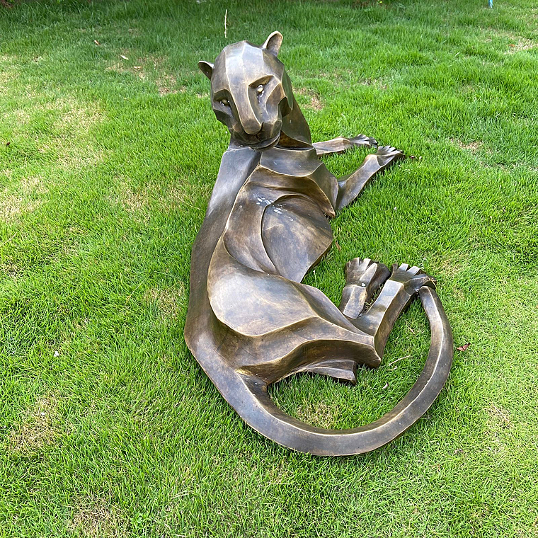 imagem do produto Escultura Jaguar Deitado 53cm EBZ568D Eleg�ncia e Presen�a