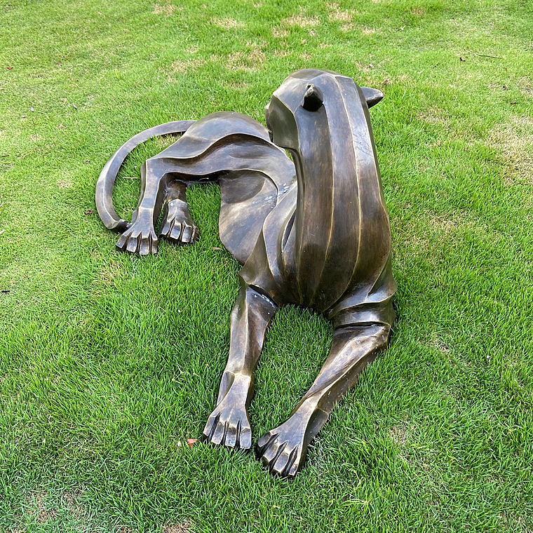 imagem do produto Escultura Jaguar Deitado 53cm EBZ568D Eleg�ncia e Presen�a