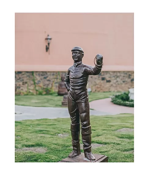 imagem de Escultura Jóquei de Ferro Fundido 115cm - VRF115