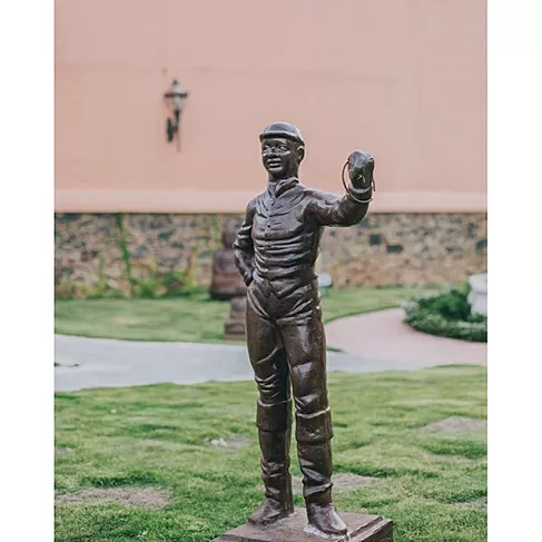 imagem de Escultura Jóquei de Ferro Fundido 115cm - VRF115 Arte e Movimento Clássico