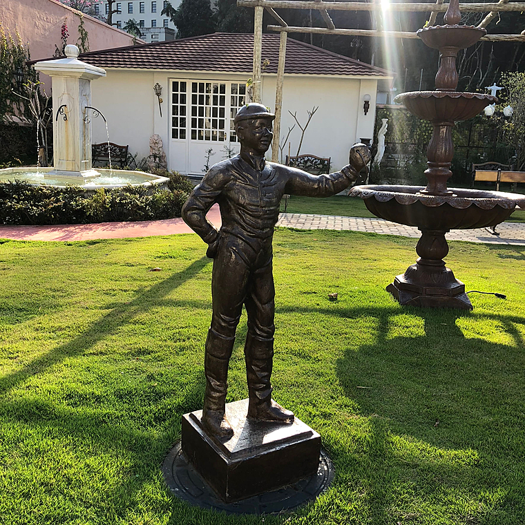 imagem do produto Escultura J�quei de Ferro Fundido 115cm - VRF115 Arte e Movimento Cl�ssico