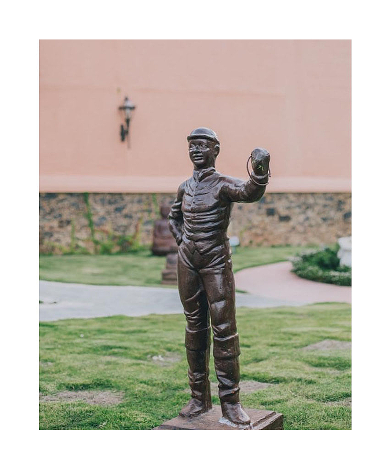 imagem do produto Escultura J�quei de Ferro Fundido 115cm - VRF115