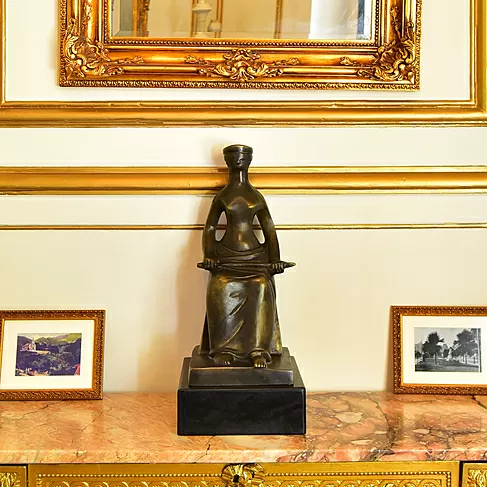 imagem de Escultura Justiça em Bronze 59cm EBZ536 Simbolismo e Elegância