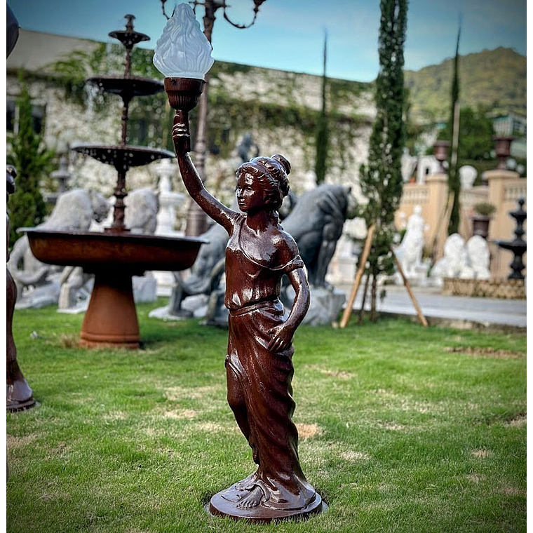 imagem do produto Escultura Lady Lumin�ria em Ferro Fundido 125cm - EF239D Eleg�ncia e Funcionalidade