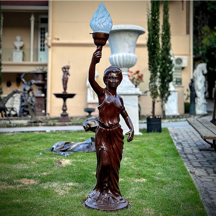 imagem do produto Escultura Lady Lumin�ria em Ferro Fundido 125cm - EF239D Eleg�ncia e Funcionalidade