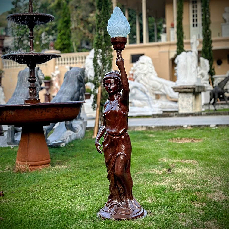 imagem do produto Escultura Lady Lumin�ria em Ferro Fundido 125cm - EF239E Arte e Ilumina��o Sofisticada