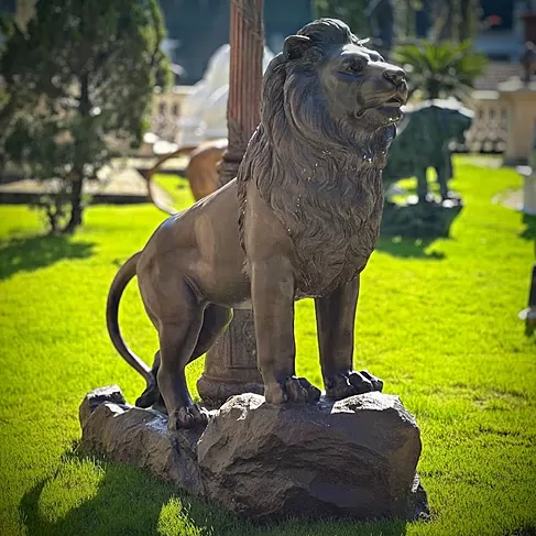 imagem de Escultura Leão Alto da Boa Vista em Bronze 160cm - EBZ695 Presença Imponente