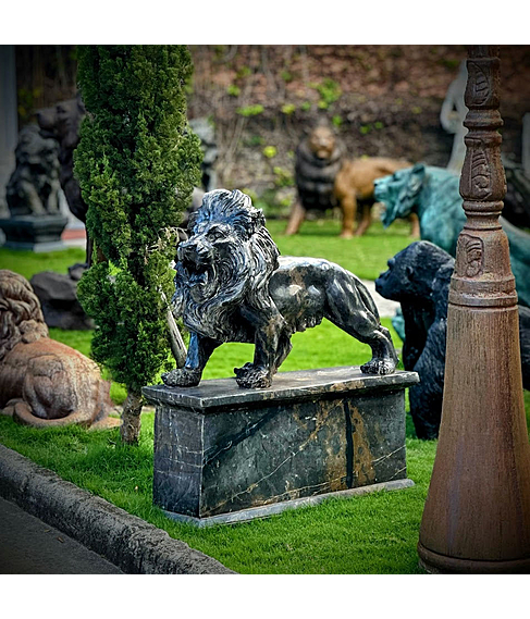 imagem de Escultura Leo Andando Mrmore Black 100cm - EMP243