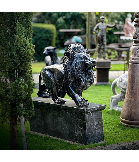 imagem de Escultura Leo Andando Mrmore Black 100cm - EMP243