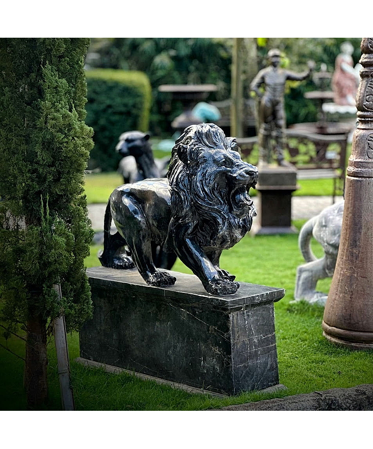 imagem do produto Escultura Le�o Andando M�rmore Black 100cm - EMP243