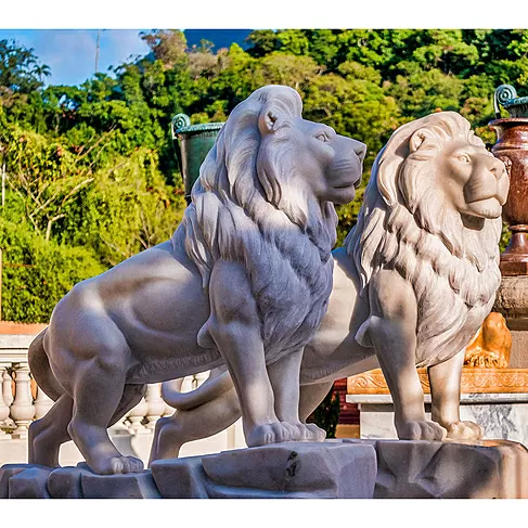imagem de Escultura Leão da Montanha Branco 140cm EMP270 Força e Elegância Natural