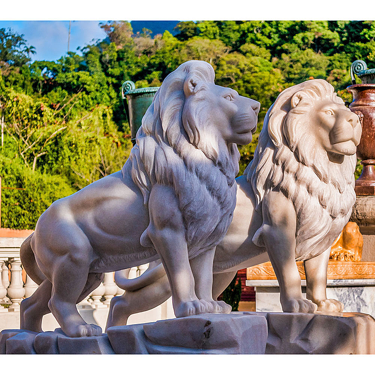 imagem do produto Escultura Le�o da Montanha Branco 140cm EMP270 For�a e Eleg�ncia Natural
