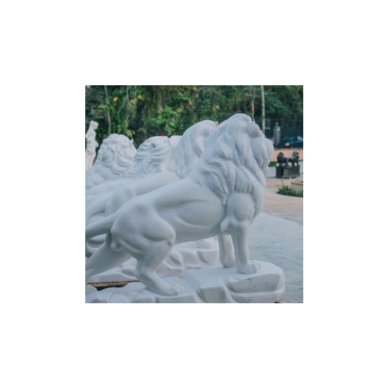 imagem do produto Escultura Le�o da Montanha Branco 140cm EMP270 For�a e Eleg�ncia Natural