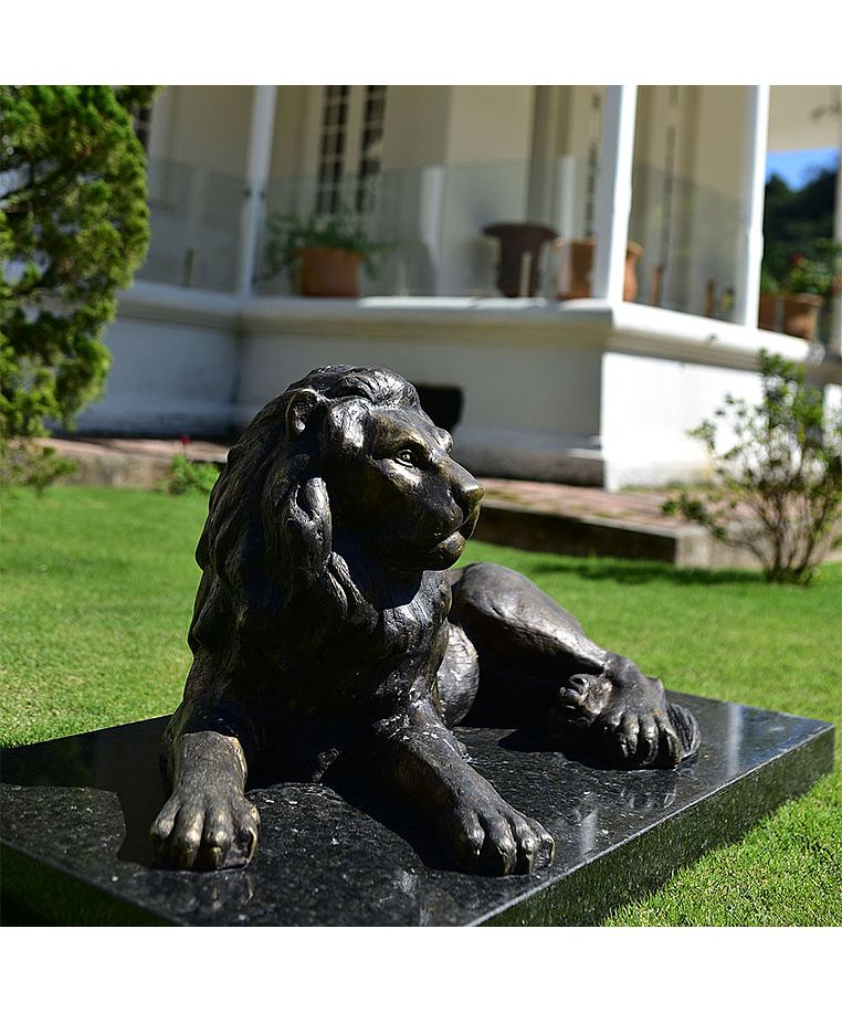 imagem do produto Escultura Le�o Deitado com Base de M�rmore 60cm - VRBZ309B