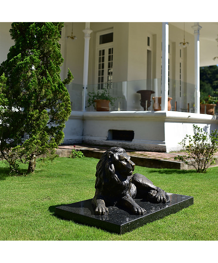 imagem do produto Escultura Le�o Deitado com Base de M�rmore 60cm - VRBZ309B