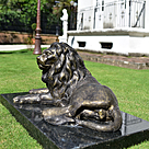 imagem do produto Escultura Le�o Deitado com Base de M�rmore 60cm - VRBZ309B