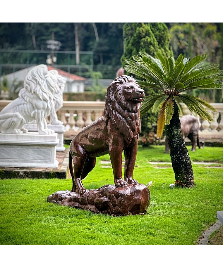 imagem do produto Escultura Le�o do Alto de Ferro Fundido 93cm - EF583