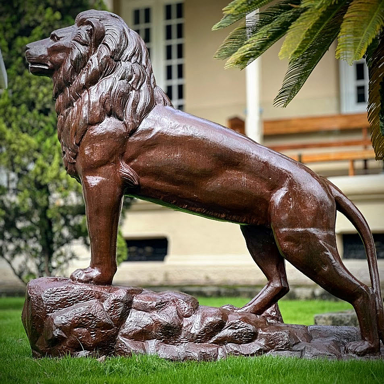 imagem do produto Escultura Le�o do Alto em Ferro Fundido 93cm EF583 Presen�a e Nobreza