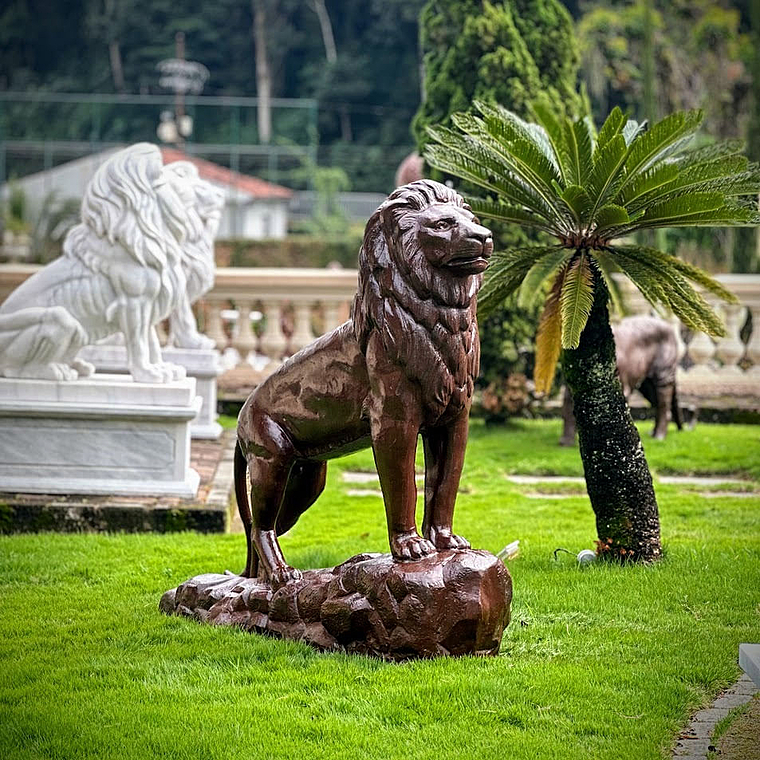 imagem do produto Escultura Le�o do Alto em Ferro Fundido 93cm EF583 Presen�a e Nobreza