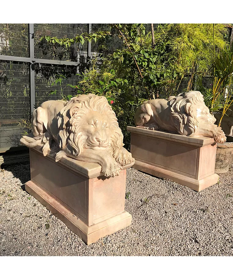 imagem de Escultura Leão Dormindo em Mármore Rosado 100cm EMP202 Serenidade e Elegância