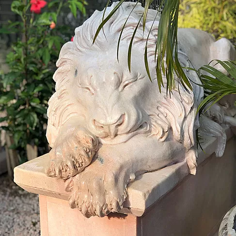 imagem de Escultura Leão Dormindo em Mármore Rosado 100cm EMP202 Serenidade e Elegância