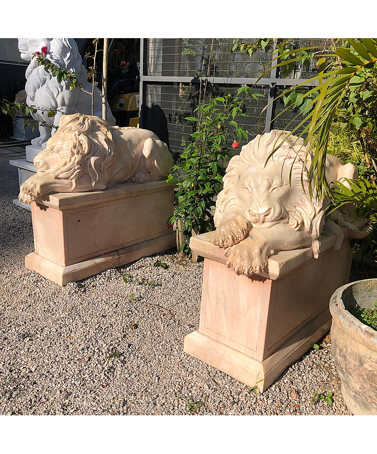 imagem do produto Escultura Le�o Dormindo Em M�rmore Rosado 100cm - EMP202