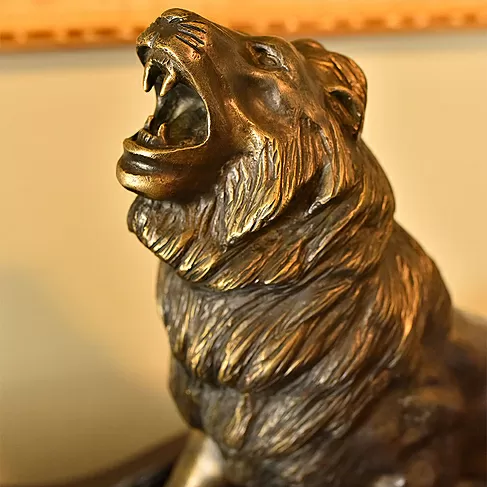 imagem de Escultura Leão em Bronze 54cm EBZ535 Elegância e Presença