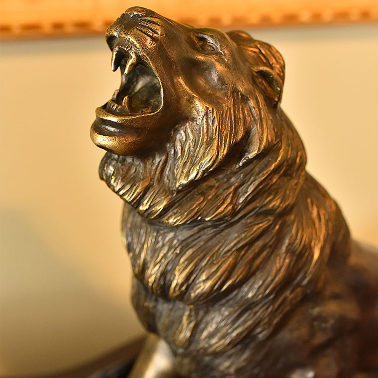 imagem do produto Escultura Le�o em Bronze 54cm EBZ535 Eleg�ncia e Presen�a