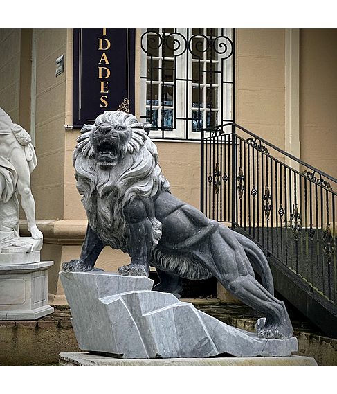 imagem de Escultura Leo em Mrmore Preto 170cm - EMP547E