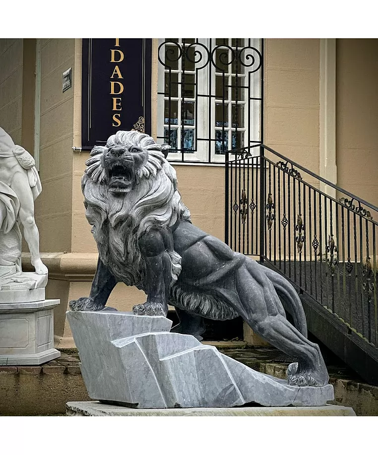 imagem de Escultura Leão em Mármore Preto 170cm - EMP547E Presença Imponente