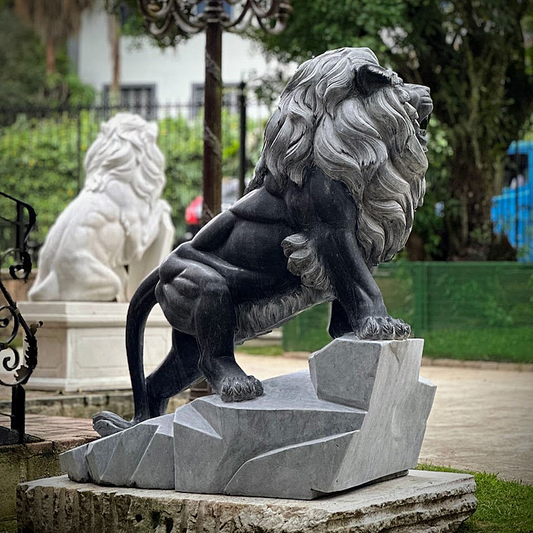 imagem do produto Escultura Le�o em M�rmore Preto 170cm - EMP547E Presen�a Imponente