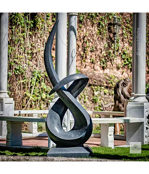 imagem de Escultura Linha Contínua em Mármore Preto 170cm EMP725 | Arte de Luxo Quinta DellArte