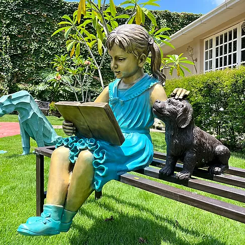 imagem de Escultura Menina com Cachorro no Banco em Bronze 132cm - EBZ604 Peça Encantadora