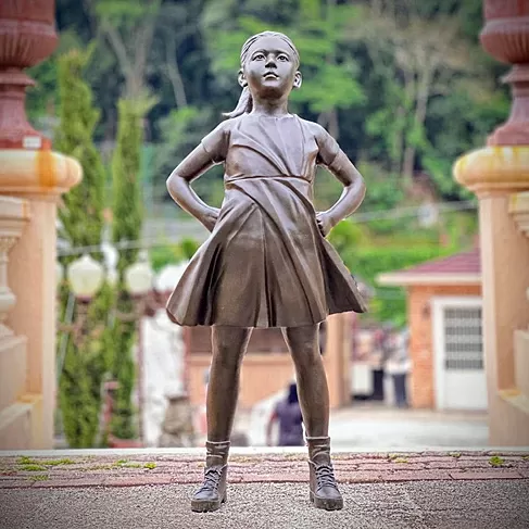 imagem de Escultura Menina Destemida em Bronze 130cm - EBZ701 Projetos de Paisagismo