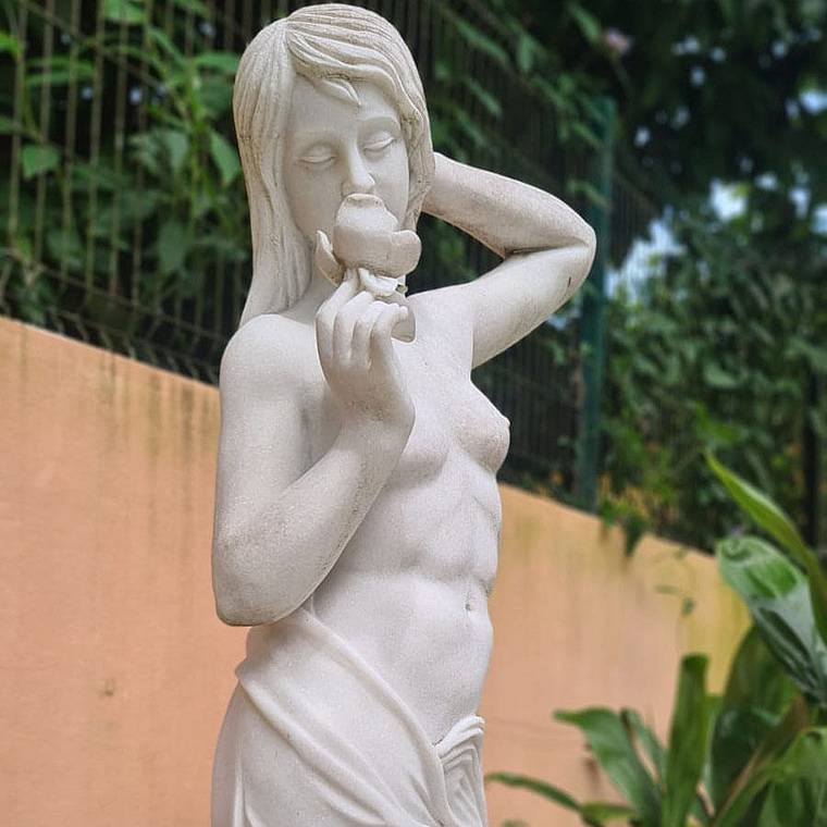 imagem do produto Escultura Mulher com Rosa 160cm - EMP466
